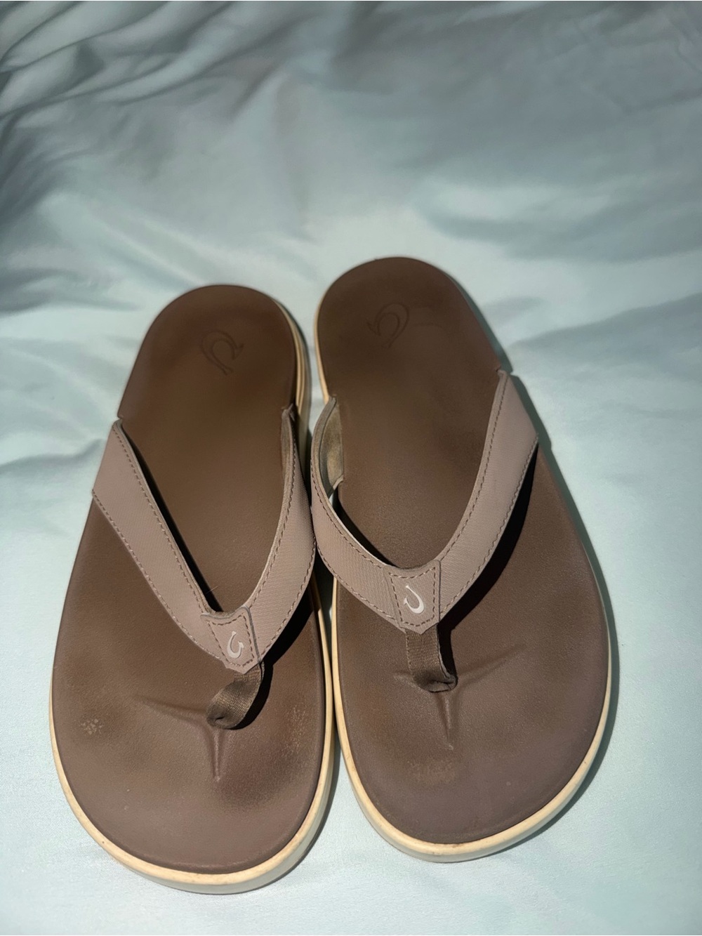Olukai Womens Nu A Pi O Warm Taupe Flip Flop Sandal